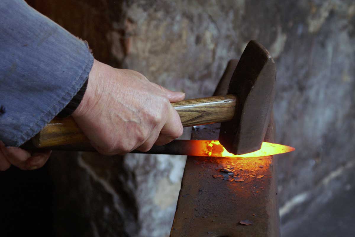 Métallier et ferronnier d'art St-Laurent-du-Var pour fabrication de véranda en fer forgé 06